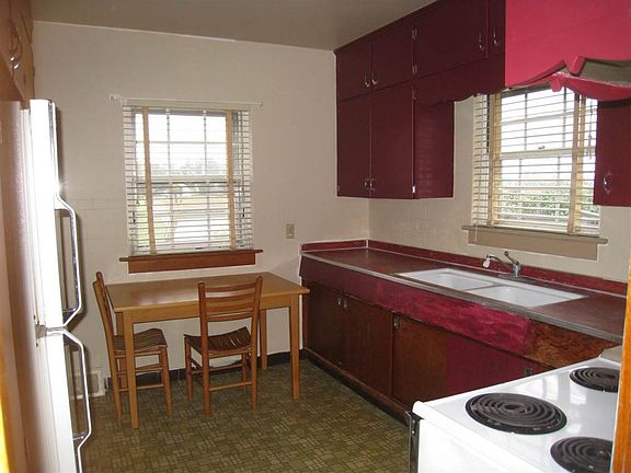 5th image of 907 Dinkel Ave