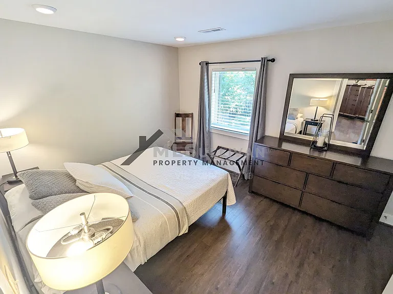 144 E Tryon St #5 — Photo 8
