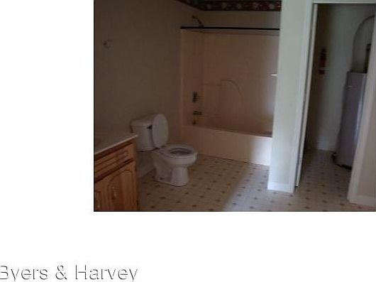 4th image of 221 Park Ln APT C