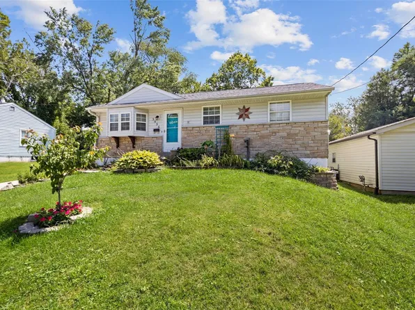 3556 High Dr, Saint Ann, MO 63074