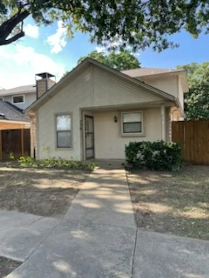 Coming Soon 3 bed 2 bath w/2 car garage — Photo 1