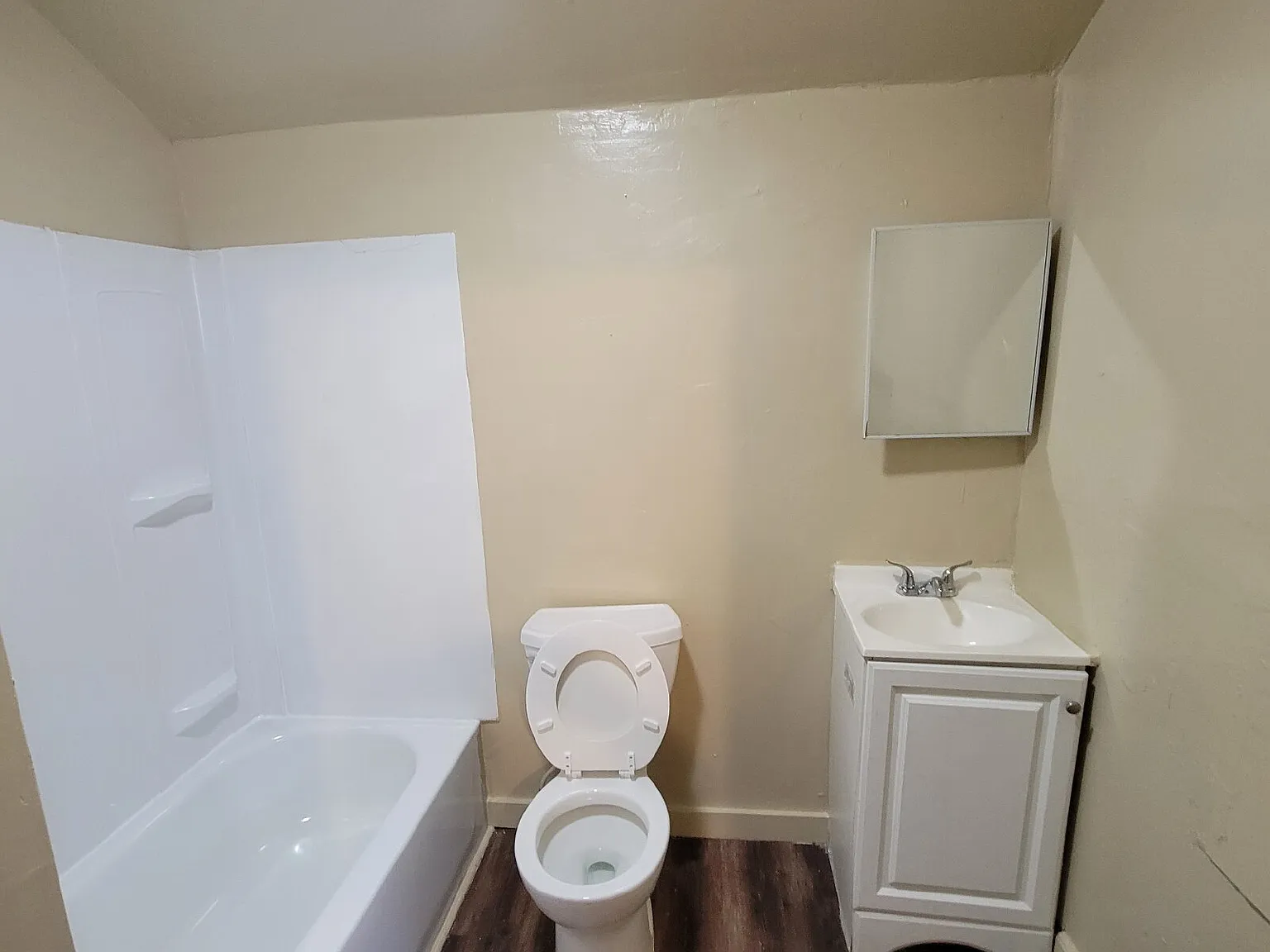 4 bed, 2.0 bath, $995 — Photo 4