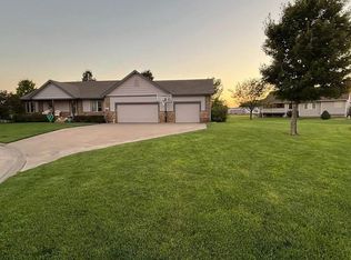 15 S Wheaton Ct, Mount Hope, KS 67108