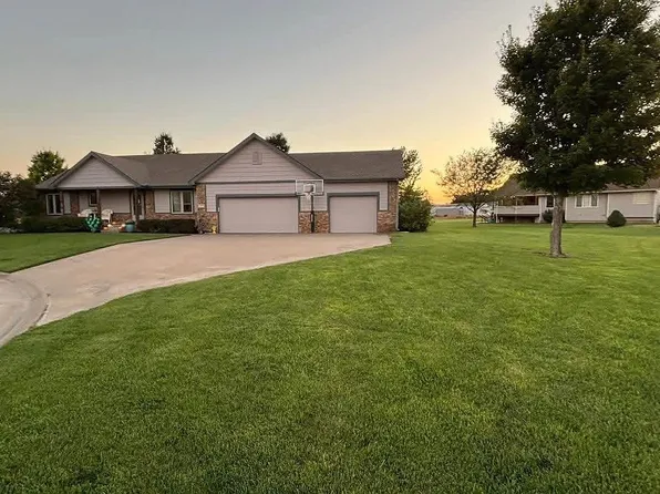 15 S Wheaton Ct, Mount Hope, KS 67108