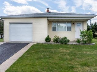 17 Monaco Ct, Toms River, NJ 08757