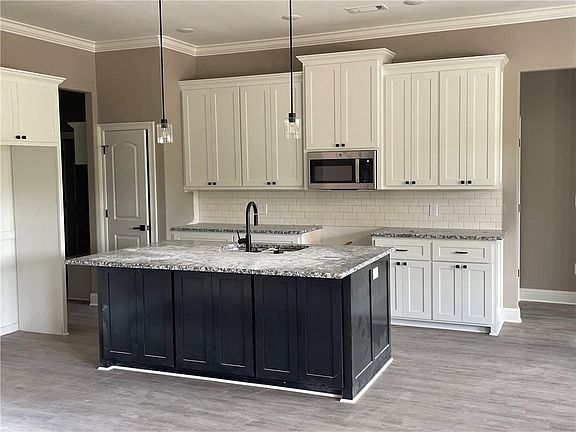 3rd image of 109 Madalyn Dr