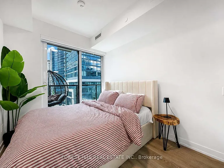 771 Yonge St W #601 — Photo 21