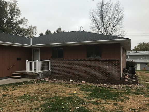 3rd image of 717 W 1st St