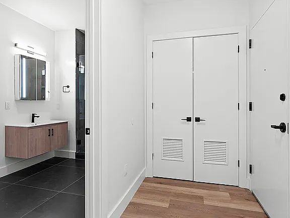 3rd image of 28 Jefferson St #Var4
