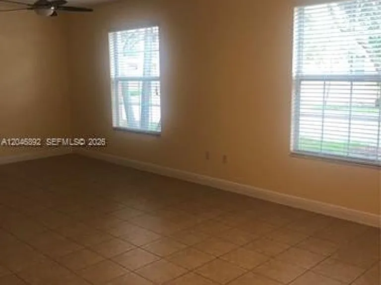 1129 SW 147th Ter #Townhouse 1129 — Photo 5