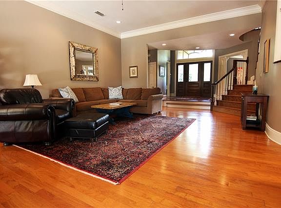 4th image of 3009 Scarborough Ln W