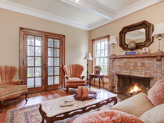5th image of 207 Coshocton Ave