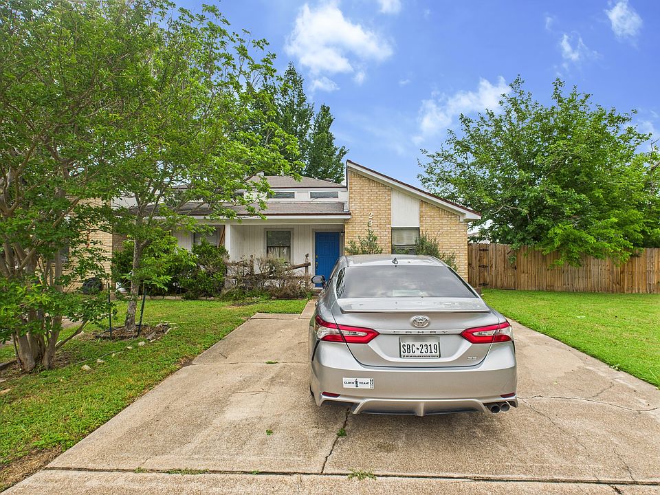 2nd image of 2319 W Creek Ln