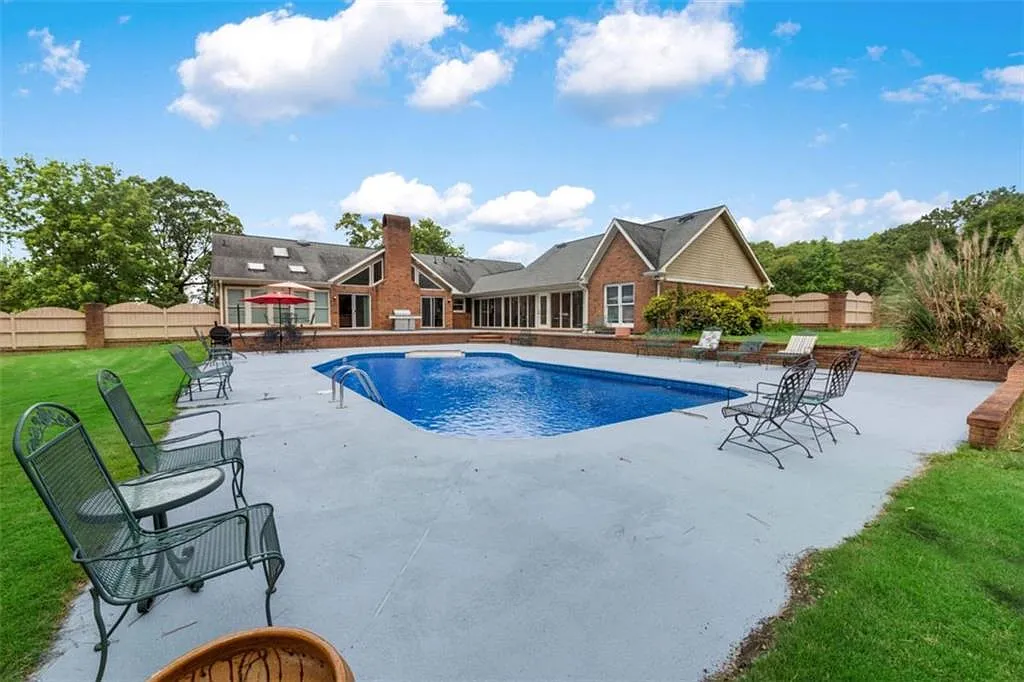 3 bed, 2.5 bath, 2697 sqft, $5,800 — Photo 3