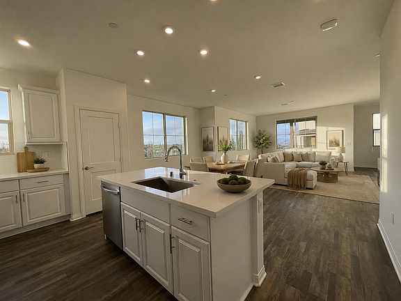 4th image of 1520 Redbud Way