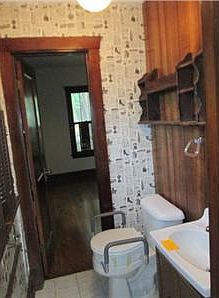 5th image of 128 E Grand Ave