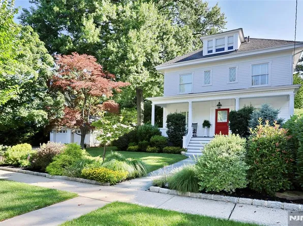 339 Highwood Ave, Leonia, NJ 07605