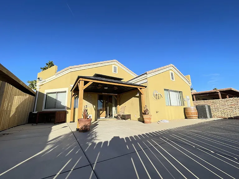 2549 Country Club Dr — Photo 2