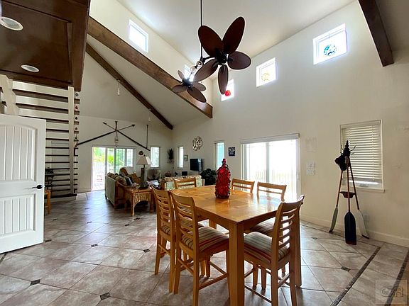 5th image of 1325 Emerald Dr