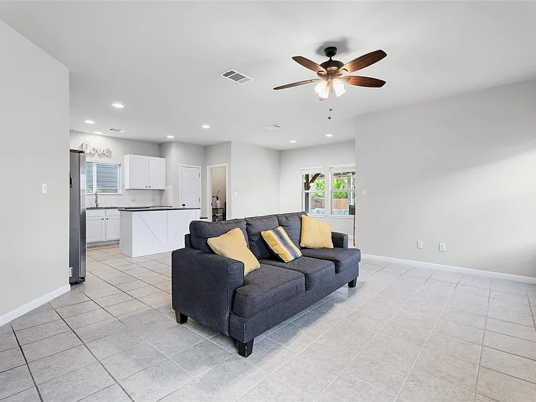 237 Driftwood Ln — Photo 5