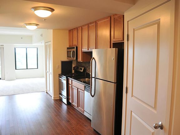 4th image of 111 N Ashley St Suite 913