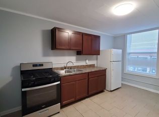 517 6th St #2, Racine, WI 53403