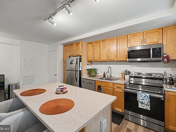 5th image of 210 Oakwood St SE APT 101