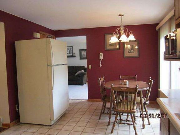 5th image of 385 N Creek Dr