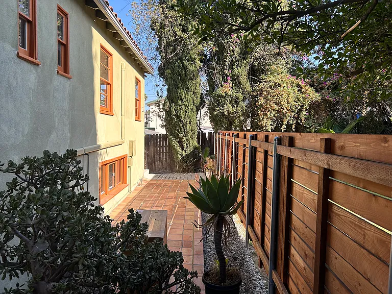 1425 Allison Ave — Photo 1