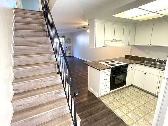 2nd image of 946 Tamarack Ln APT 8