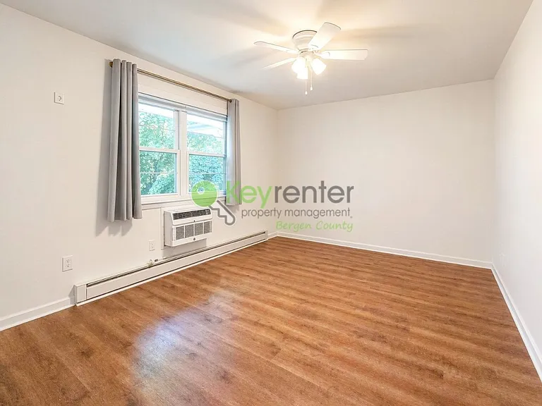 153 Maple Ave — Photo 10