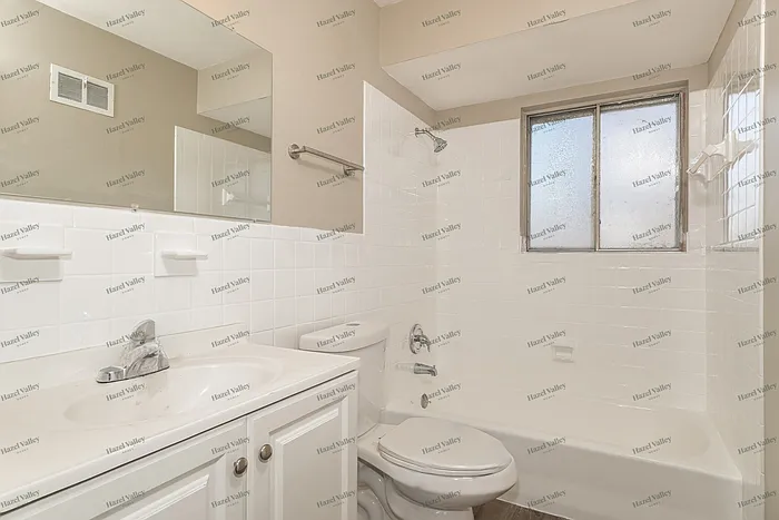 7048 Clover Ln — Photo 11
