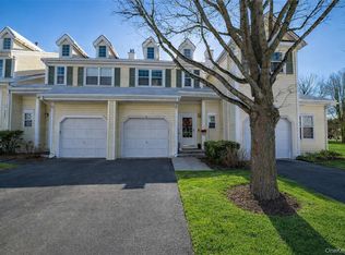 4 Chelsea Dr, Smithtown, NY 11787