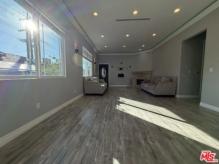 10006 Samoa Ave — Photo 5