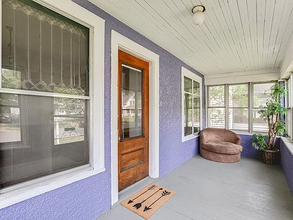 3rd image of 1067 12th Ave SE