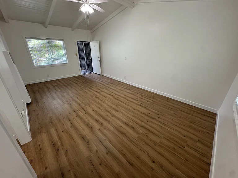 3243 E 10th St #6 — Photo 3