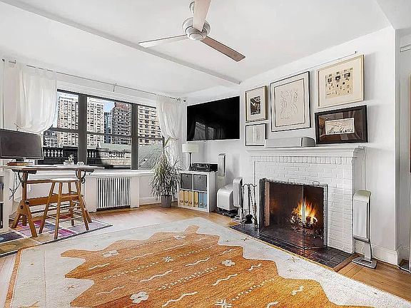3rd image of 140 E 28th St #8DE