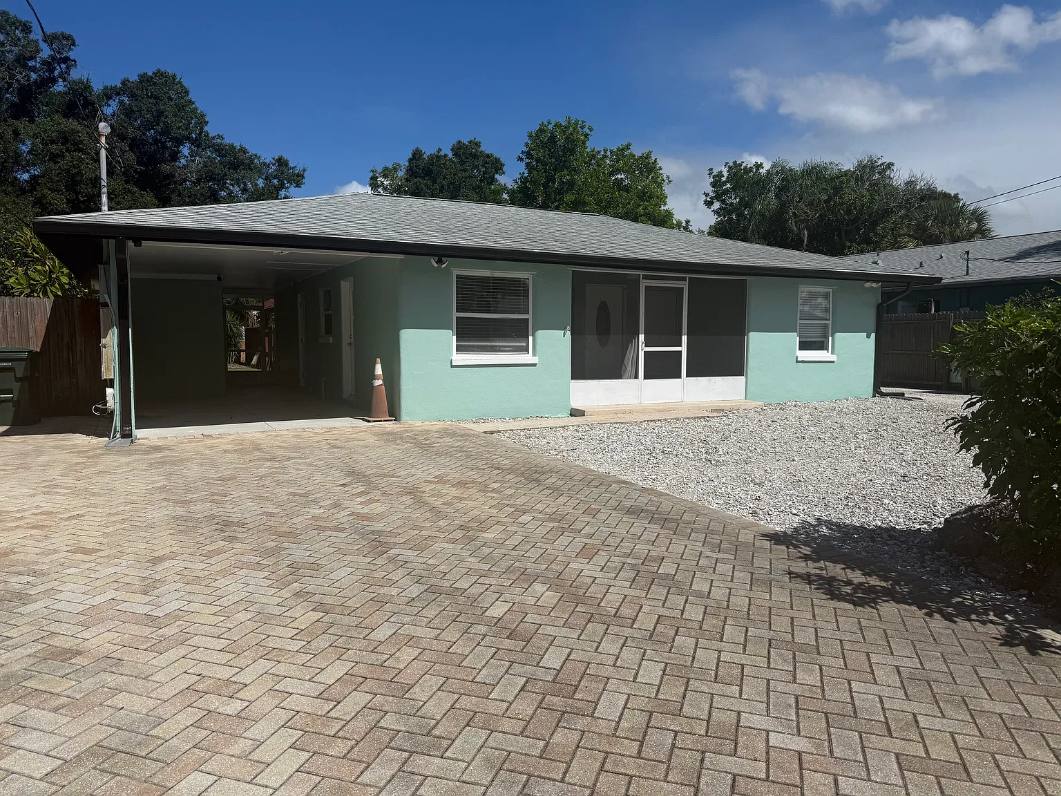 3 bed, 1200 sqft, $2,200 — Photo 2