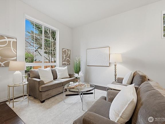 5th image of 385 SE 12th Place