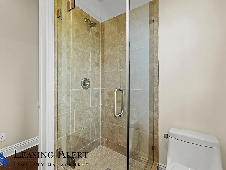 5011 Hayvenhurst Ave — Photo 10
