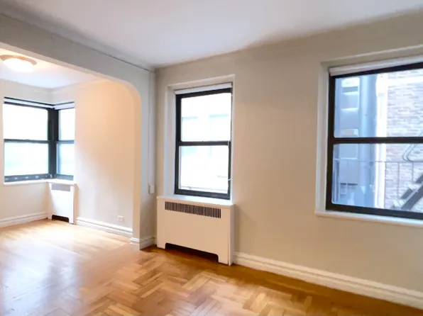 8 Gramercy Park South 003C image 3 of 3