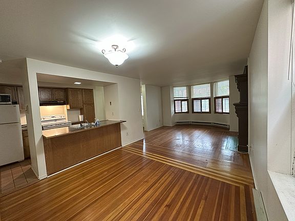 4th image of 14 S Lake Ave #11388511