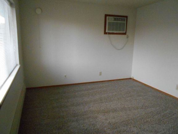 4th image of 1119 S Commercial Ave