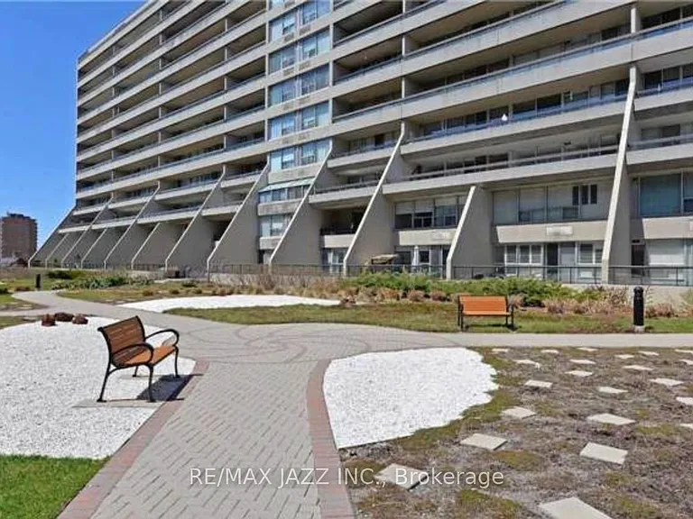 55 William St E #716 — Photo 15