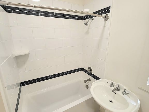 4th image of 1418 Larkin St APT 1