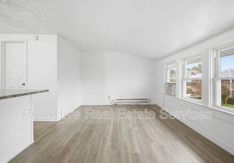 244 W 32nd St #2 — Photo 5