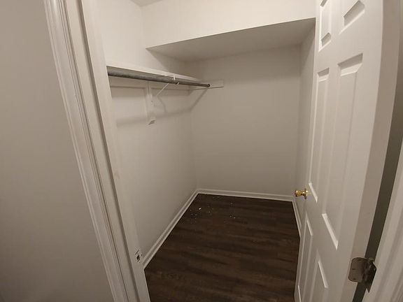 Walk-in Closet 1