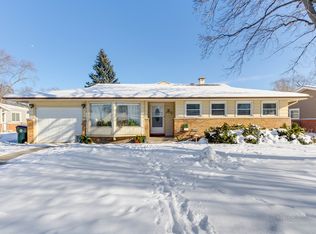 67 Woodcrest Ln, Elk Grove Village, IL 60007