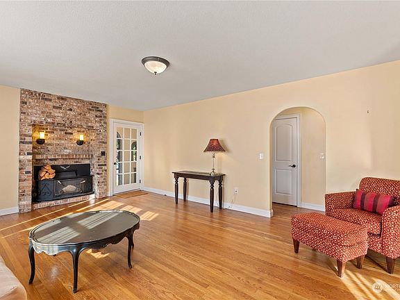 5th image of 921 Highland Drive