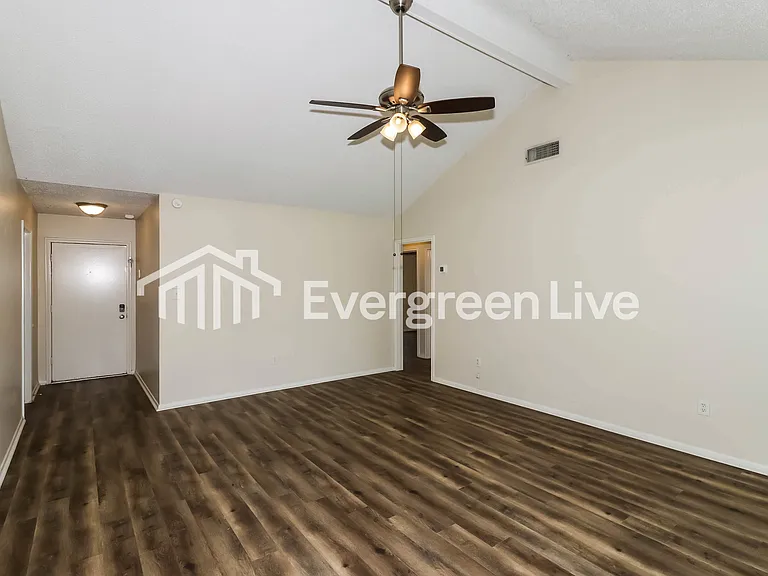 13439 Greenway Dr — Photo 3